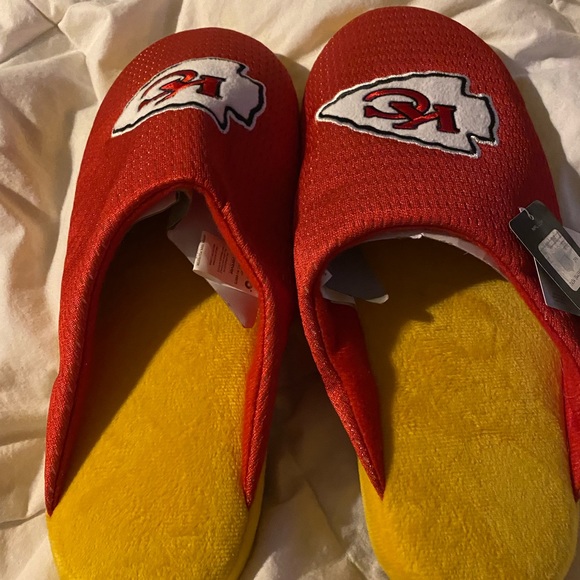 Used- Kansas City Chiefs slippers size 11-12 - Picture 2 of 7